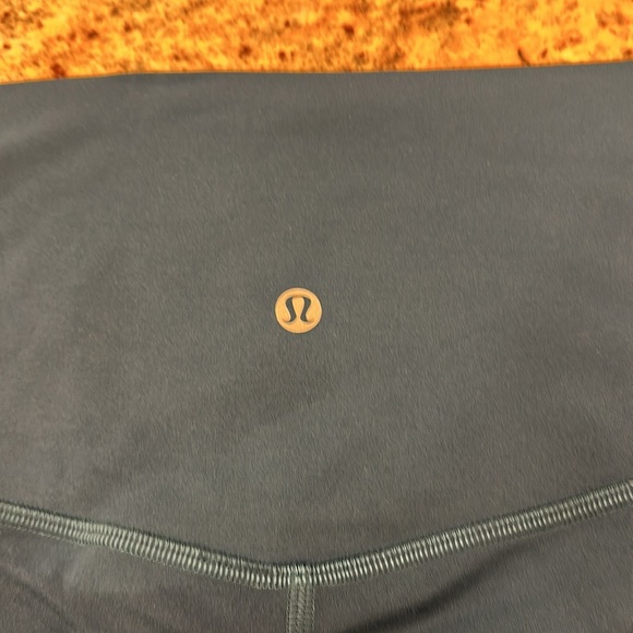 Lululemon aligns size 10 23" length - Picture 5 of 7